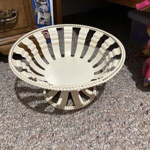 Vintage-Style Decorative Cream-Colored Metal Footed Fruit Bowl